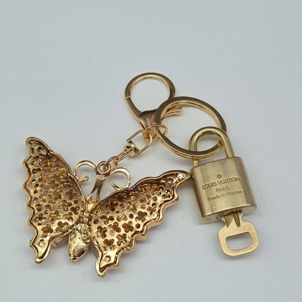 LV Gold Padlock & Key 🔒 Authentic Louis Vuitton Bag Unbranded Butterfly Charm - Picture 6 of 9